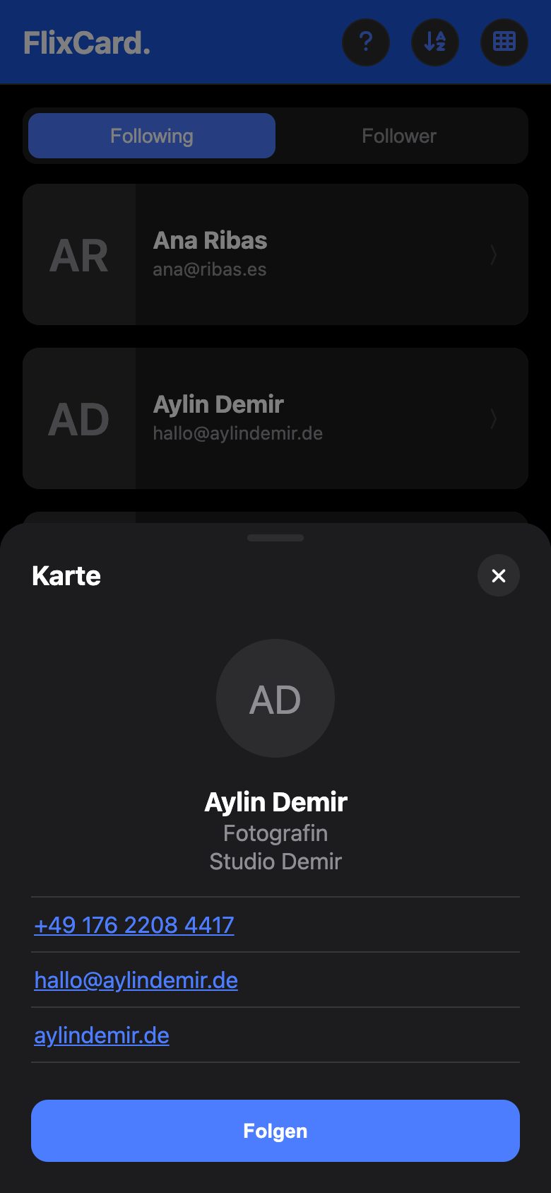 Eine Karte in der App, nach dem Antippen, mit Knopf Folgen